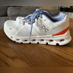 ON- WOMENS 8.5 CLOUDRUNNER RUNNING SHOES